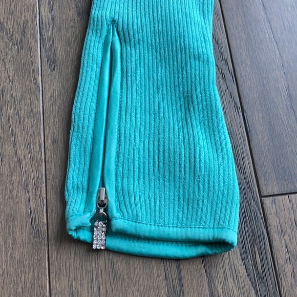 CACHE Fitted Top with 2-Way Zipper - Picture 5 of 11